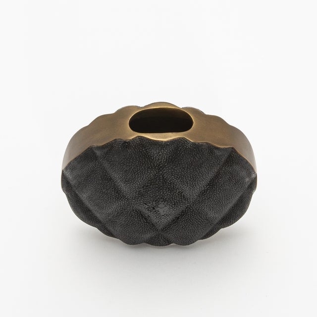 Modern Quilted Vase in Black Shagreen With Brass Details by Kifu Paris For Sale In Los Angeles - Image 6 of 7