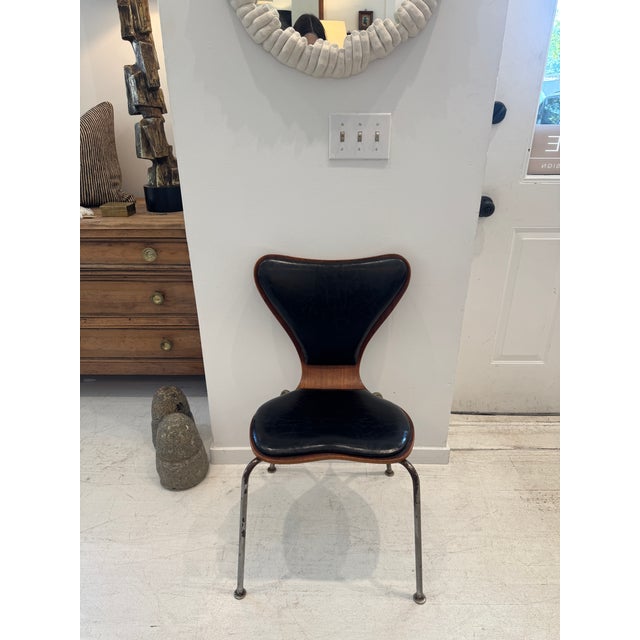 Mid Century Modern Chair, Leather Chrome and Walnut, in the Style of Cherner For Sale - Image 17 of 17