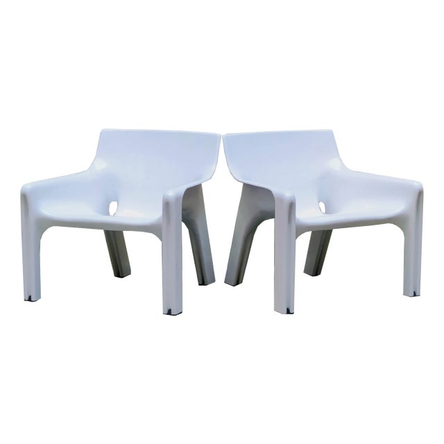 Set of Italian White Vicario Chairs by Vico Magistretti for Artemide, 1970s For Sale