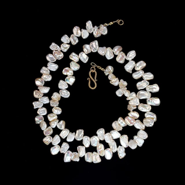 Traditional Peachy Pearl Necklace For Sale - Image 3 of 4