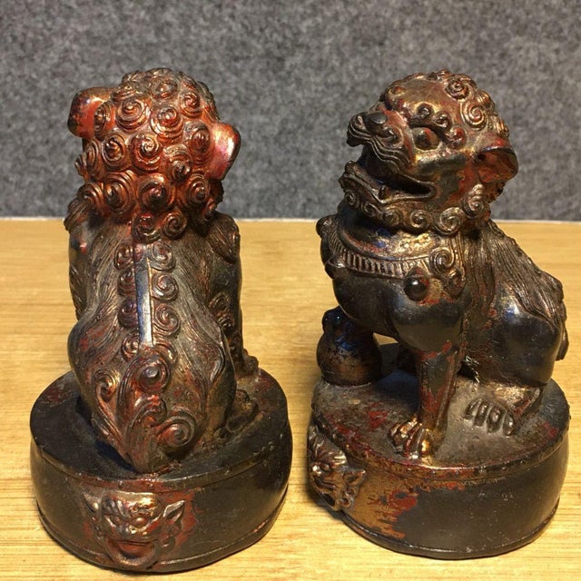 Brown Pair of Vintage Gilt Bronze Foo Dogs – Guardian Lions on Drum Bases For Sale - Image 8 of 9