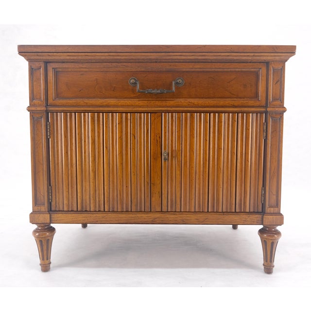 Traditional Baker One Drawer 2 Doors End Table Night Stand MINT! For Sale - Image 3 of 8