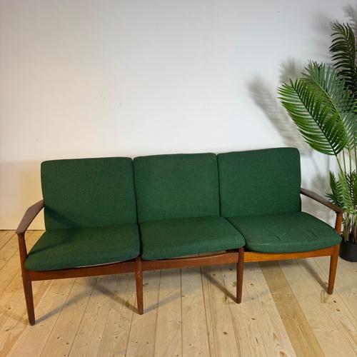 Vintage Danish Three-Seater Sofa by Svend Aage Eriksen for Glostrup Møbelfabrik, 1960s For Sale - Image 3 of 10