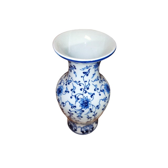 Beautiful late 19th - early 20th century Chinese export lotus vase in excellent condition. Fine crackling and delicate...