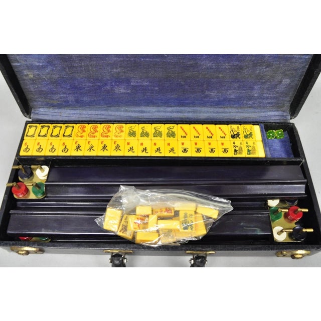 Vintage 1960s Mahjong Set Tiles in Case 162 Bakelite Tiles & 5 Racks For Sale - Image 17 of 18