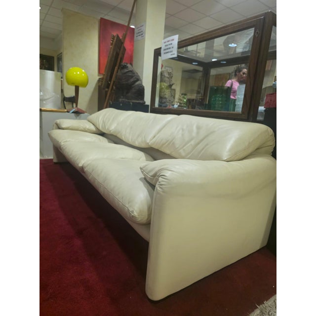 Maralunga Three-Seater Sofa in Leather by Vico Magistretti for Cassina, 1970s For Sale - Image 6 of 13