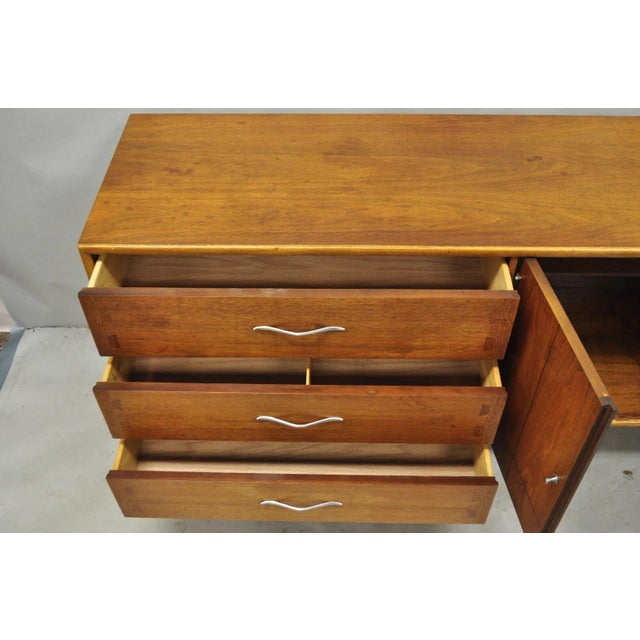 Vintage Lane Acclaim Mid Century Modern Walnut Dovetail Buffet Credenza Cabinet For Sale - Image 17 of 18