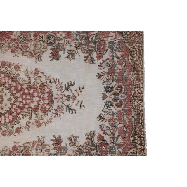 1970s Vintage Turkish Sparta Rug With Traditional Style and Light Colors 5'10'' X 9'1'' For Sale - Image 5 of 10