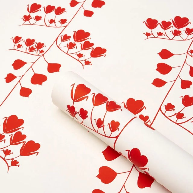 Schumacher SAMPLE - Schumacher x Peg Norriss Bleeding Hearts Wallpaper In Red For Sale - Image 4 of 4