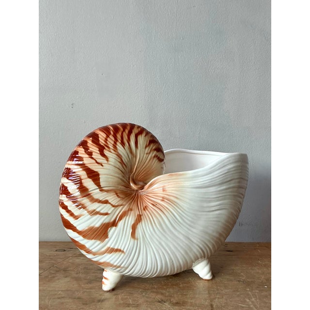 Hollywood Regency Vintage Coastal Fitz and Floyd Nautilus Cache Pot For Sale - Image 3 of 8