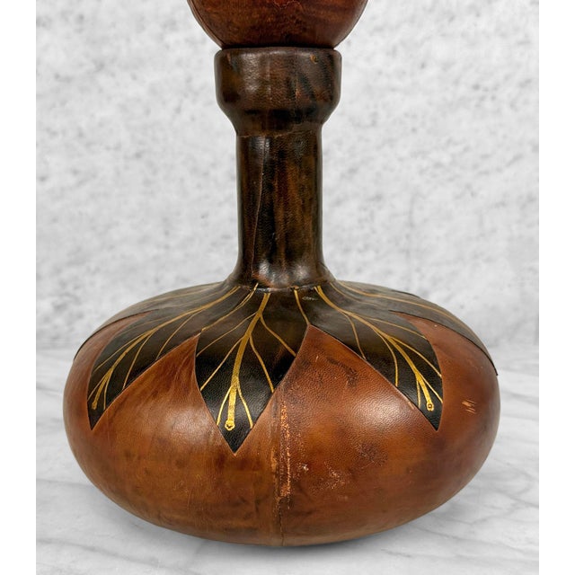 1970s Vintage Italian Leather Wrapped Cognac Liquor Decanter W/ Stopper For Sale - Image 5 of 9