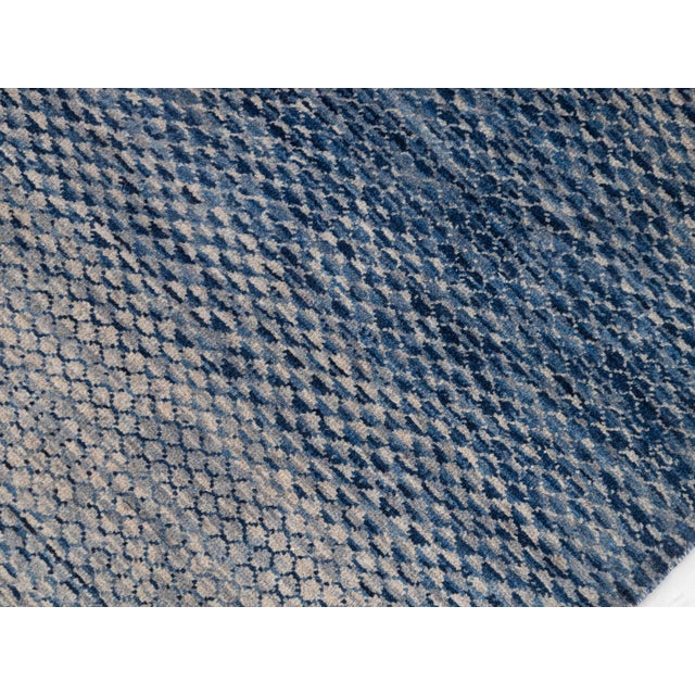 4' x 6' Savannah Hand Knotted Modern Blue Gray Wool & Silk Rug For Sale - Image 4 of 18