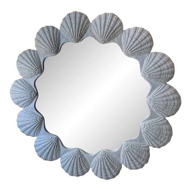 Vintage Round Lacquered White Palm Beach Scallop Clam Seashell Shell Mirror For Sale
