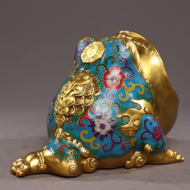 Late 20th Century Gilt Bronze Cloisonné Enamel Toad-Form Box With Bagua Motif For Sale - Image 5 of 9