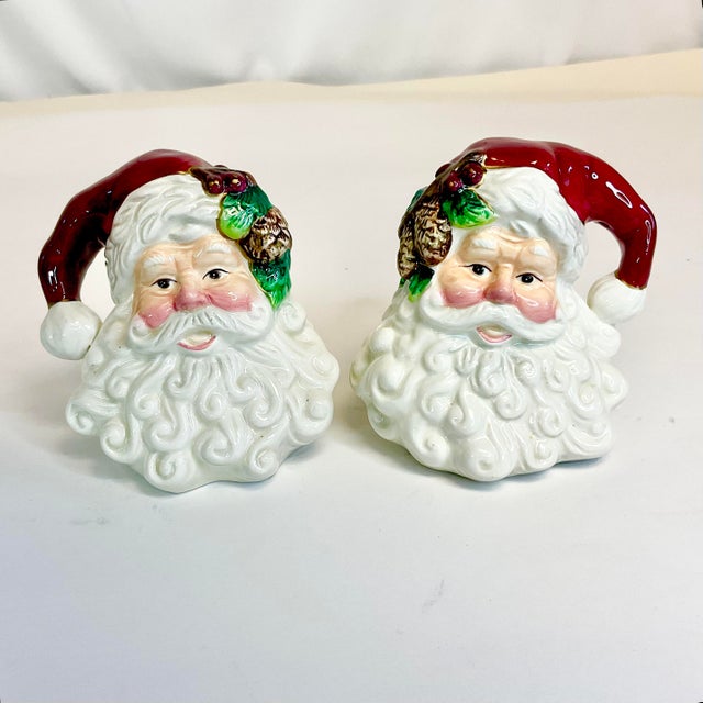 American 1980s Americana Boho Chic Majolica Fitz & Floyd Santa Salt & Pepper Shakers - A Pair, Christmas For Sale - Image 3 of 9
