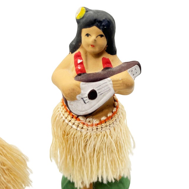 Yellow Mid 20th Century Hawaii Hula Girl Ukulele Player & Dancing Bobble Doll Pair For Sale - Image 8 of 9