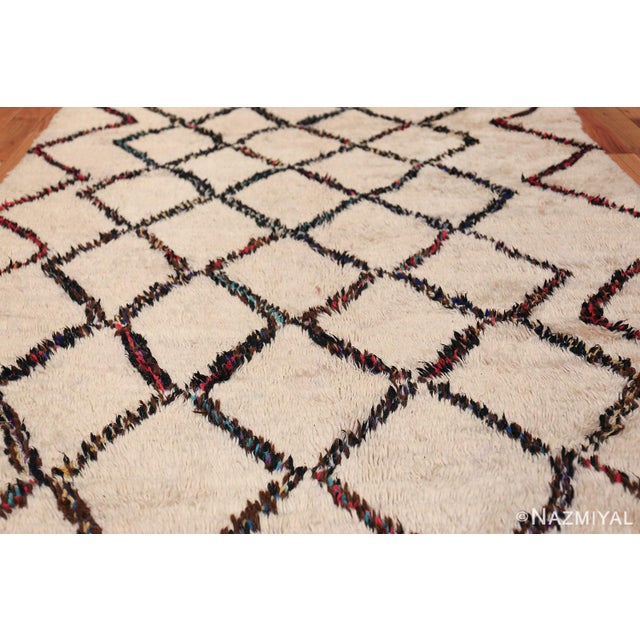 Moroccan Nazmiyal Collection Vintage Ivory Beni Ourain Moroccan Rug For Sale - Image 3 of 8