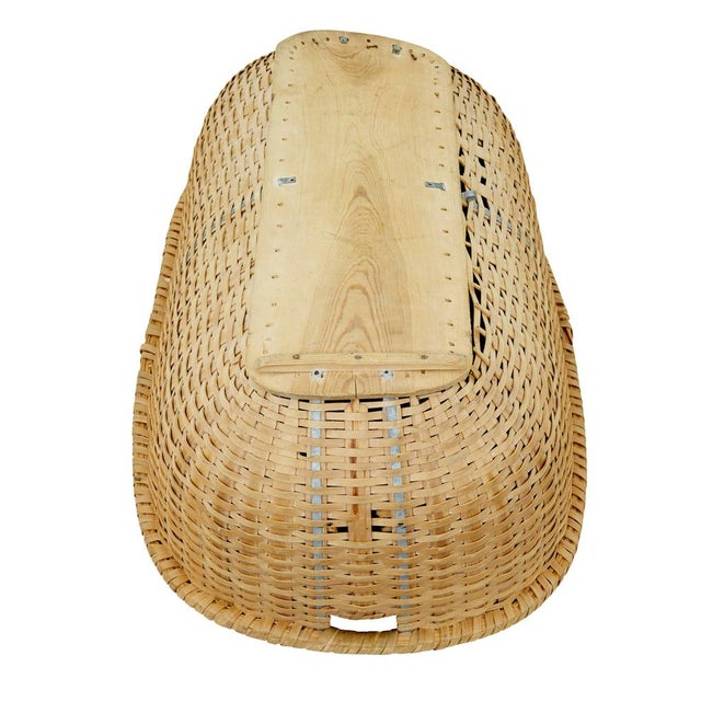 Large 19th Century Hand Woven and Pine Basket, 1895 For Sale - Image 4 of 7