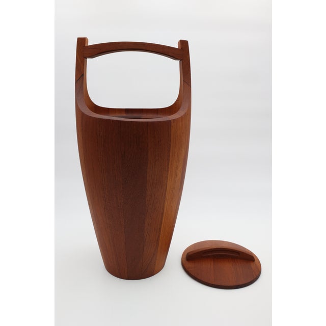 This is the extra large version of the Congo staved teak ice bucket by Dansk and designed by Jens Quistgaard. It has its...