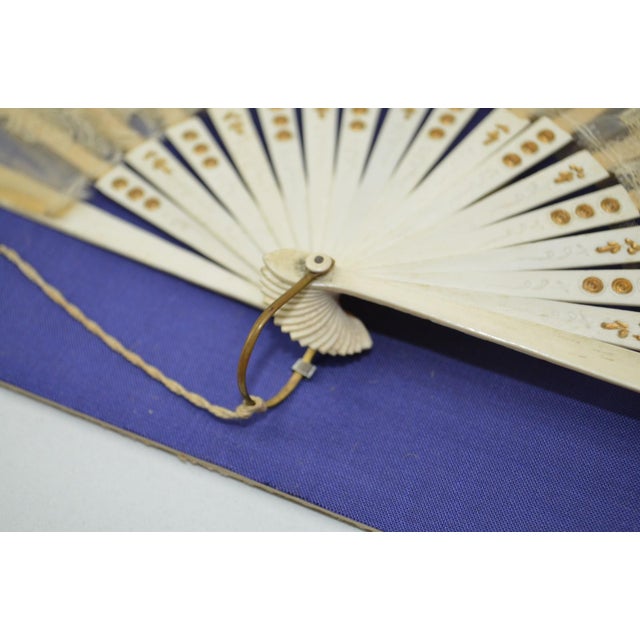 19th Century Fan in White Silk Lace For Sale - Image 4 of 13