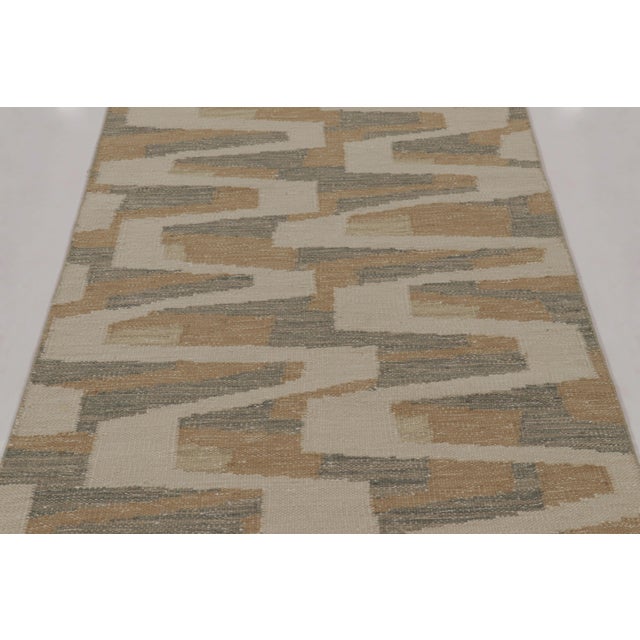 Handwoven in a blend of wool and undyed natural yarns, this 4x6 flatweave is from the contemporary works in Rug & Kilim’s...