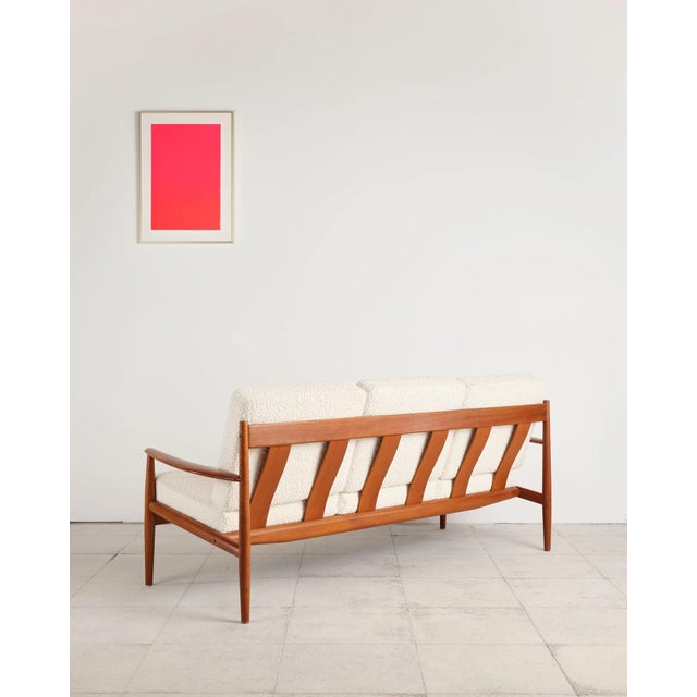 Cream Three-Seater Sofa Model 118 in Teak with Bouclé Upholstery by Grete Jalk for France & Søn, Denmark, 1950s For Sale - Image 8 of 18