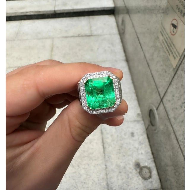 GRS 9.54 Carat Colombian Emerald Insignificant Oil and Diamond Halo Mens Ring, Size 8.5 For Sale - Image 11 of 11