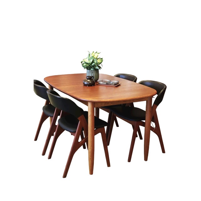 Oval dining table in solid cherry from the Danish furniture company Haslev, which makes furniture of the highest quality!...