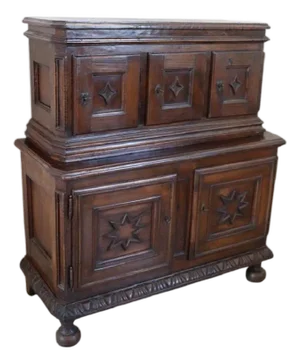 Antique Cabinet in Walnut Wood, 1600s