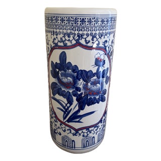 Vintage Chinoiserie Blue and White Porcelain Umbrella Stand For Sale