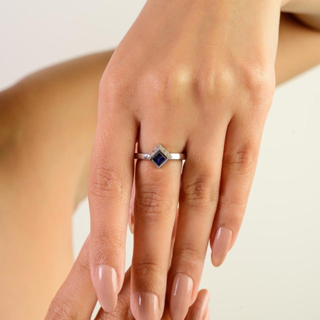 Modernist 0.3 CTW Blue Sapphire & Diamond Princess Shape Tiny Ring in 925 Silver - Size 7 For Sale - Image 6 of 11