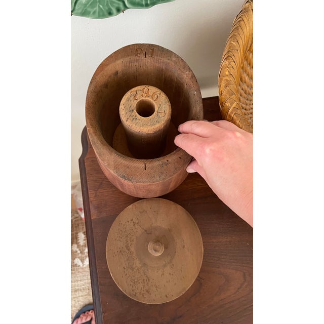 Antique Primitive Turned Wood Rotating Hat/Wig Display Stand Form Block For Sale In Chicago - Image 6 of 8