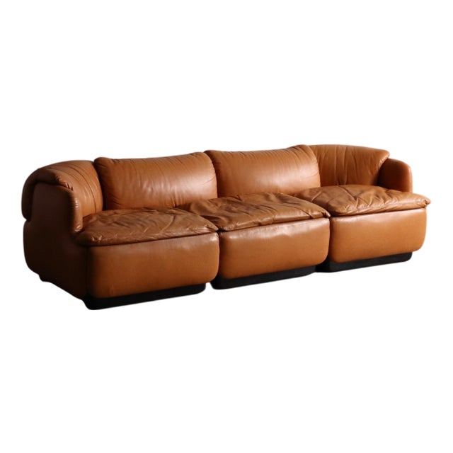 Confidential Sofa in Cognac Leather by Alberto Rosselli for Saporiti, Italy, 1970s For Sale