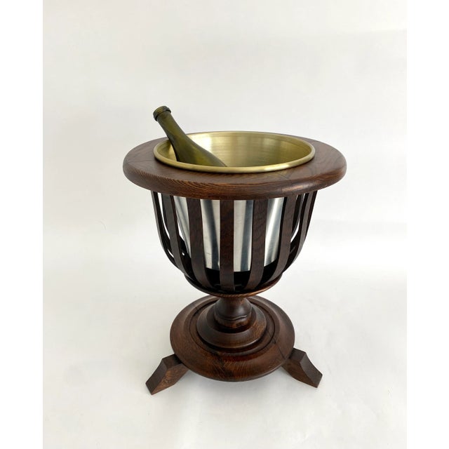 Beautiful oak Georgian Revival wine cooler or jardiniere with original brass bucket. Elegant vase shape with curved slats...