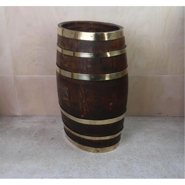 1920s Vintage English Barrel Shaped Oak and Brass Umbrella Stand, 1920 For Sale - Image 5 of 8