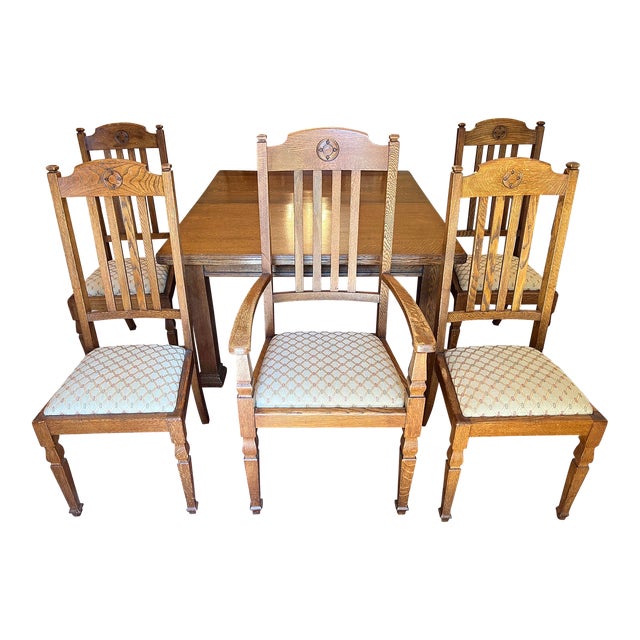 English Expanding Wind Out Dining Table With Joseph Fitter Screw Expander (Late 19th Century) & 5 Chairs For Sale