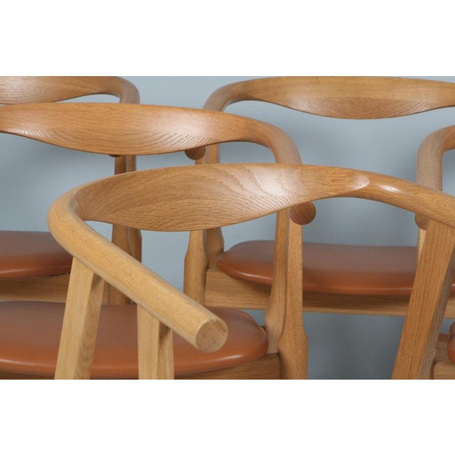 Model GE-525 Armchairs in Oak and Aniline Leather by Hans J. Wegner for Getama, 1990s, Set of 6 For Sale - Image 6 of 12