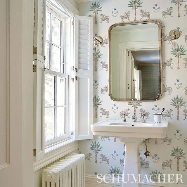 Schumacher Sample - Schumacher Tiger Palm Wallpaper in Delft For Sale - Image 4 of 5
