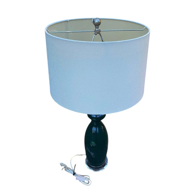 Emerald Vintage Emerald Green Ceramic Table Lamp- Lucite Base For Sale - Image 8 of 9