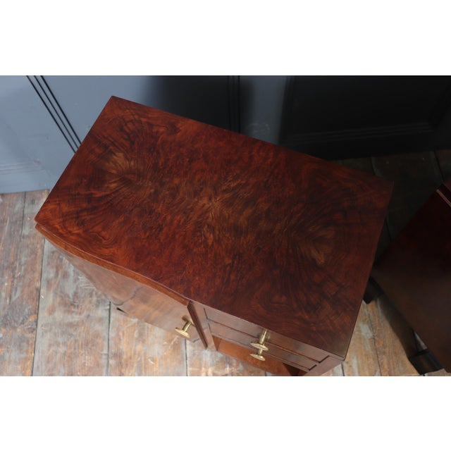 French Art Deco Bedside Cabinets in Figured Walnut, 1930s, Set of 2 For Sale - Image 6 of 16