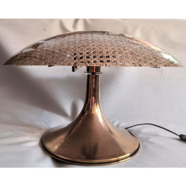 1970s Italian Sculptural Table Lamp in Brass and Acrylic Glass with Embedded Vienna Cane, Italy, 1975 For Sale - Image 5 of 14