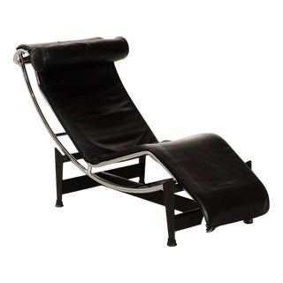 LC 4 Lounge Chair in Black Leather by Le Corbusier for Cassina For Sale