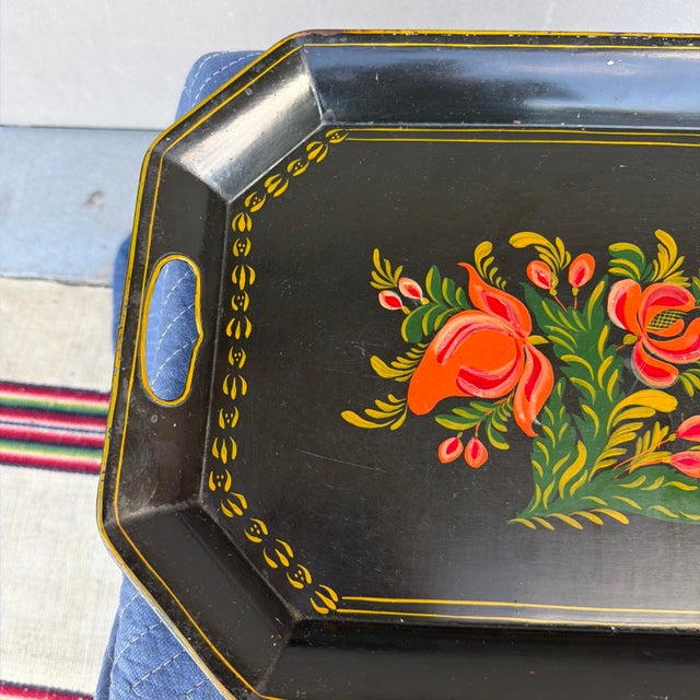 A Very Nice Vintage Hand-Painted Toleware Tray, Circa 1940s For Sale - Image 6 of 18
