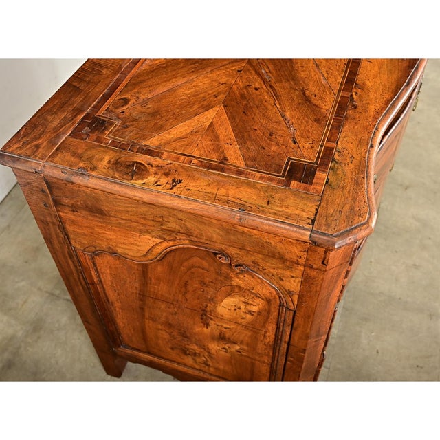 French 18th Century Louis XV Inlaid Commode For Sale - Image 10 of 15