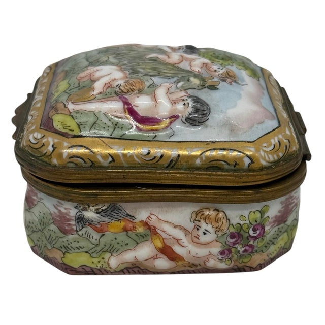 Late 19th Century Late 19th Century Capodimonte Porcelain Hand-Painted Square Shape Trinket Box With Playing Cherubs Design For Sale - Image 5 of 12