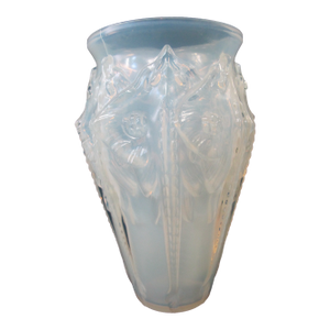 Sabino Paris Manta Raie Ray Sculpted Flower Blue Opalescent Glass Vase