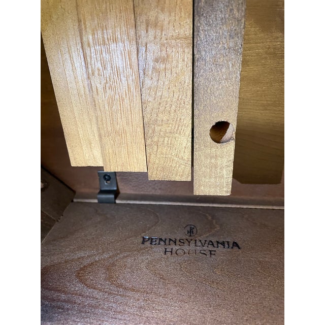 1990s Vintage Pennsylvania House Queen Anne Style Solid Cherry Dining