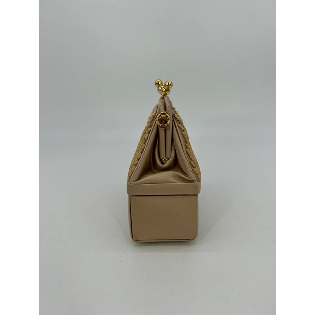 1980s Judith Leiber Vintage Tan Silk Wood Bead Sequin Two Tier Minaudiere Bag For Sale - Image 5 of 12
