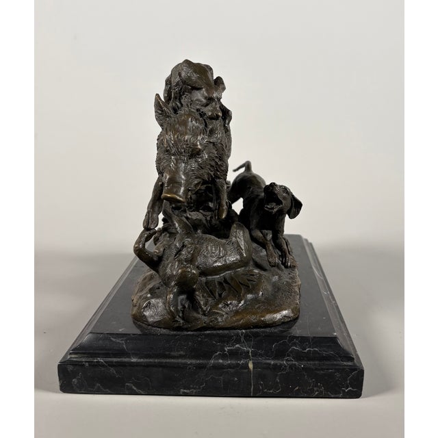Pierre Jules MENE (1810-1879) Sanglier pris par quatre chiens Sculpture en bronze Scène de chasse Bronze à patine foncée,...