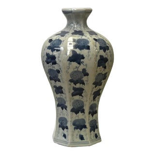 Chinese Blue White Porcelain Oriental Fruit Octagonal Shape Vase For Sale